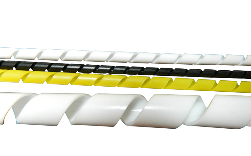 Detalhe de tubos espirais da Guinner em cores e tamanhos diferentes, ilustrando a variedade da linha de produtos